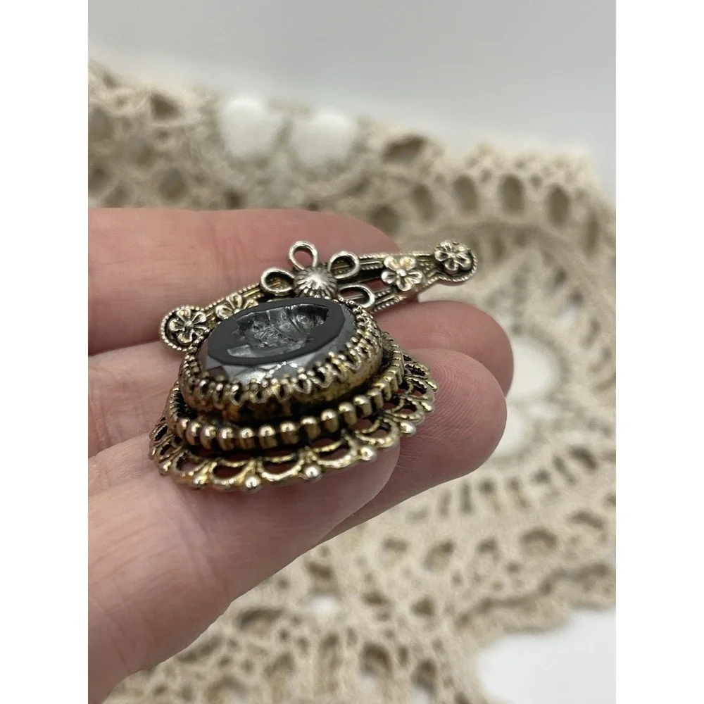 VINTAGE ESTATE VICTORIAN STYLE BRASS BLACK RESIN CAMEO PORTRAIT BROOCH‎ BAR